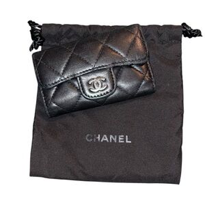 CHANEL classic lambskin quilted leather flap card 6-Ring Key Holder w dust bag